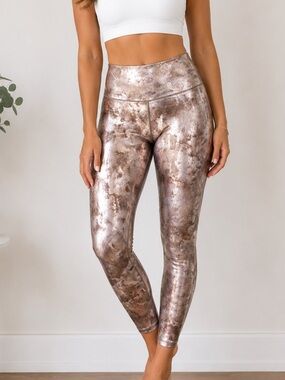Lululemon Align Crop Rose Pink Metallic Foil Size 6 – Like New Shiny